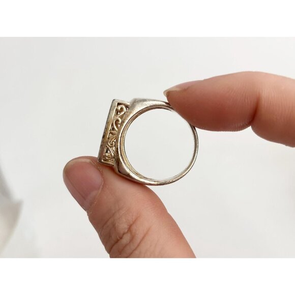 Mother of Pearl Sterling Silver Vintage Cabochon Minimalist Ring - sz 8.25 - Picture 5 of 10